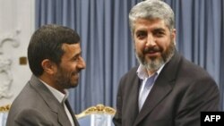 خالد مشعل، از سران حماس در سوریه، در دیدار با محمود احمدی نژاد، رییس جمهور اسلامی ایران.