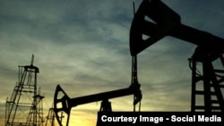 Аналітики пов'язують цю тенденцію з переходом нафтовидобувних країн до режиму «кожен качає, скільки зможе»