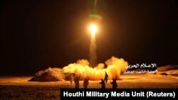 تصویری که حوثیهای یمن پارسال از حملات موشکی خود به عربستان منتشر کرده بودند.