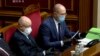 Прем'єр-міністр України Денис Шмигаль (праворуч) у Верховній Раді під час внесення змін до бюджету 2020 року