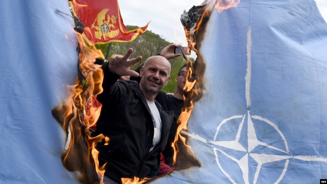 Paljenje zastave NATO-a na anti-NATO protestu, Cetinje