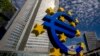Banca Centrală Europeană va trebui să ia astăzi o decizie privind dobânda de referință care să tempereze și inflația, dar să protejeze pe cât posibil și moneda unică europeană.