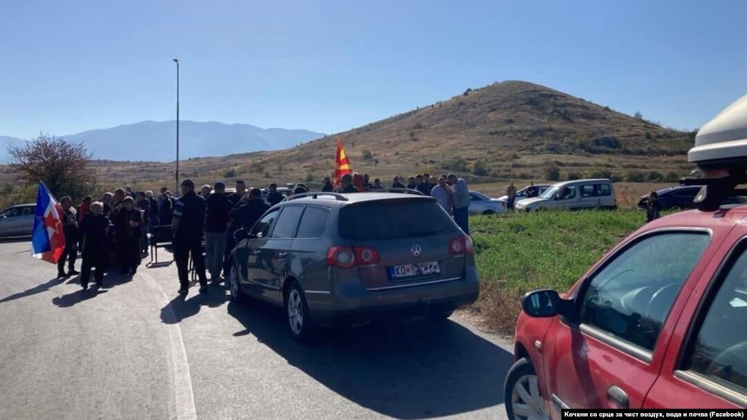 Blokada puta tokom protesta zbog zagađenja u Kočanima, novembar 2024.