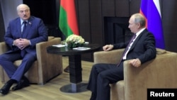 Лукашенко заявив, що обговорював польоти до окупованого Криму з Путіним