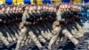 Бойові дії можуть виснажувати жінок фізично, психоемоційно, а також підривати їхнє репродуктивне здоров’я. На фото: жінки-військові на параді до Дня Незалежності України. Київ, 24 серпня 2018 року
