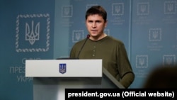 За словами Подоляка, будь-яка поступка Росії спровокує РФ висунути інші претензії та вимоги до України