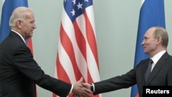 Tada premijer Rusije Vladimir Putin sastaje se s tadašnjim potpredsednikom SAD Džoom Bajdenom u Moskvi, mart 2011.