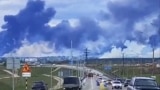 Дым от горящих самолетов на авиабазе Белая в Иркутской области, 1 июня