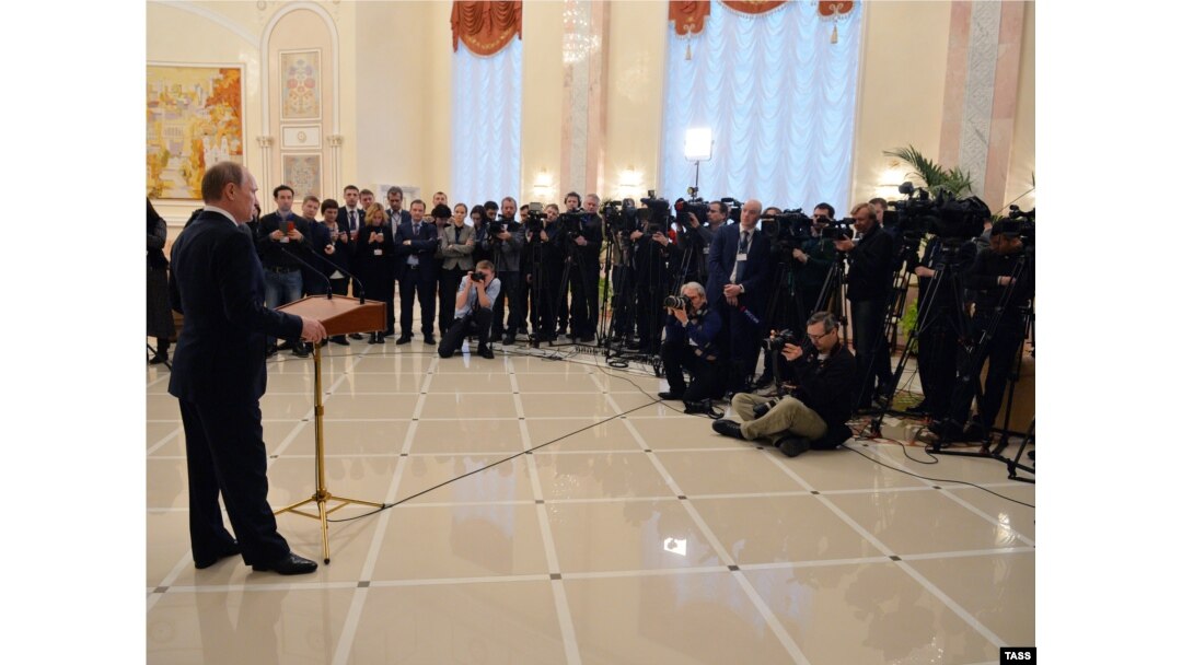 Владимир Путин обращается к журналистам. Минск, 12 февраля