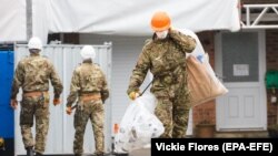 Pripadnici vojske Velike Britanije u kući Sergeja Skripala u Salisburiju u Engleskoj, 4. februara 2019.