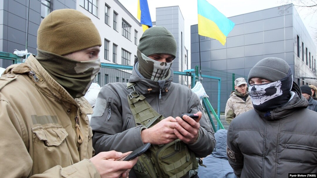 Активісти блокують телеканал NewsOne у Києві, 4 грудня 2017 року