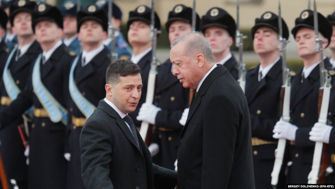 Президенти України і Туреччини Володимир Зеленський і Реджеп Таїп Ердоган біля Маріїнського палацу в Києві. 03 лютого 2020 року