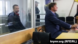Адвокат Валентин Рибін (праворуч) заявляє про 3 вересня як дату можливого обміну