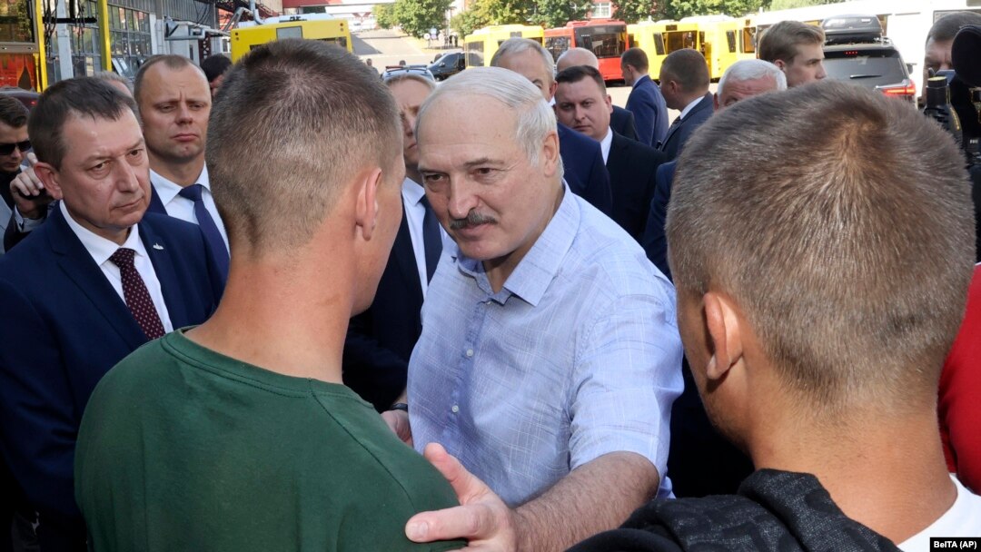 17 серпня Олександр Лукашенко прилетів на вертольоті на Мінський завод колісних тягачів, який оголосив страйк