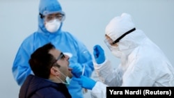 Procedura prin care pacienții bolnavi de Covid-19 trebuie să treacă este de multe ori dinamitată de birocrație și instituții depășite.