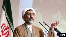 مصطفی پورمحمدی پیش از این گفته بود که روند رسیدگی به پرونده فساد مالی معاون اول رئیس جمهور به خاطر مصالحی متوقف شده است.