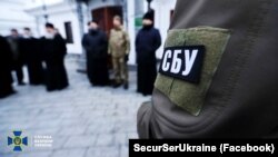  56-річний чоловік, серед іншого, заявляв, що «Путін не розпочинав війну» проти України, а загибель цивільного населення від російських повітряних ударів назвав «закономірним»