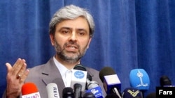 آقای حسینی می گوید که تهران درخواست آمریکا را تحت بررسی دارد.(عکس: فارس)