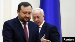 Fostul premier Mikola Azarov îi cedează locul lui Serhi Arbuzov, 29 ianuarie, 2014