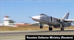Російський літак Су-24 на базі Хмеймім в жовтні 2017 року
