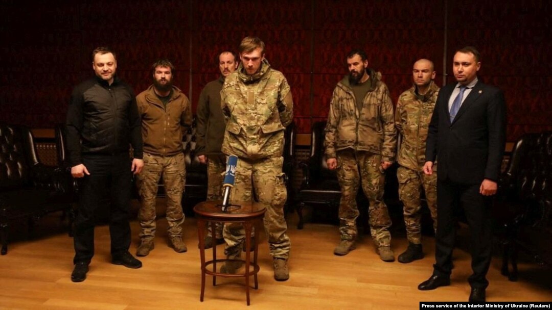 У ніч на 22 вересня стало відомо про обмін полоненими між Україною та РФ. Україна повернула з російського полону 215 військових, 108 з них – бійці полку «Азов».