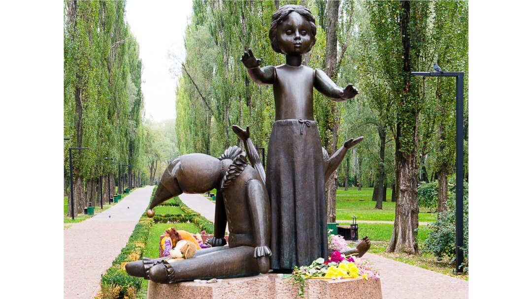 Пам'ятник дітям, розстріляних у Бабиному Яру