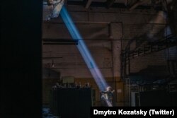 Військовослужбовець Збройних сил України на комбінаті «Азовсталь» у Маріуполі, 7 травня 2022 року. Автор фото: боєць «Орест» Дмитро Козацький з полку «Азов»