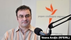 Jedino u šta možemo da se uzdamo su građanski pokreti, ali to je još uvek vrlo slaba nada: Jovo Bakić