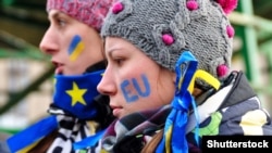 « Україна – це Європа», – скандувавав мільйон людей у центрі Києва під час Революції гідності. Фото від 30 листопада 2013 року. Євромайдан, початок Революції гідності. Майдан Незалежності в Києві