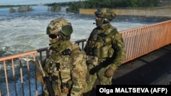 Російські віськові неподалік Нової Каховки, травень 2022 року