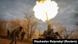 Артилеристи ЗСУ ведуть вогонь по позиціях армії РФ на Херсонщині