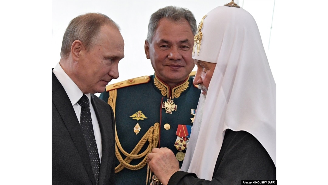 Зліва направо: російський президент Володимир Путін, міністр оборони Росії Сергій Шойгу і Московський патріарх Кирило