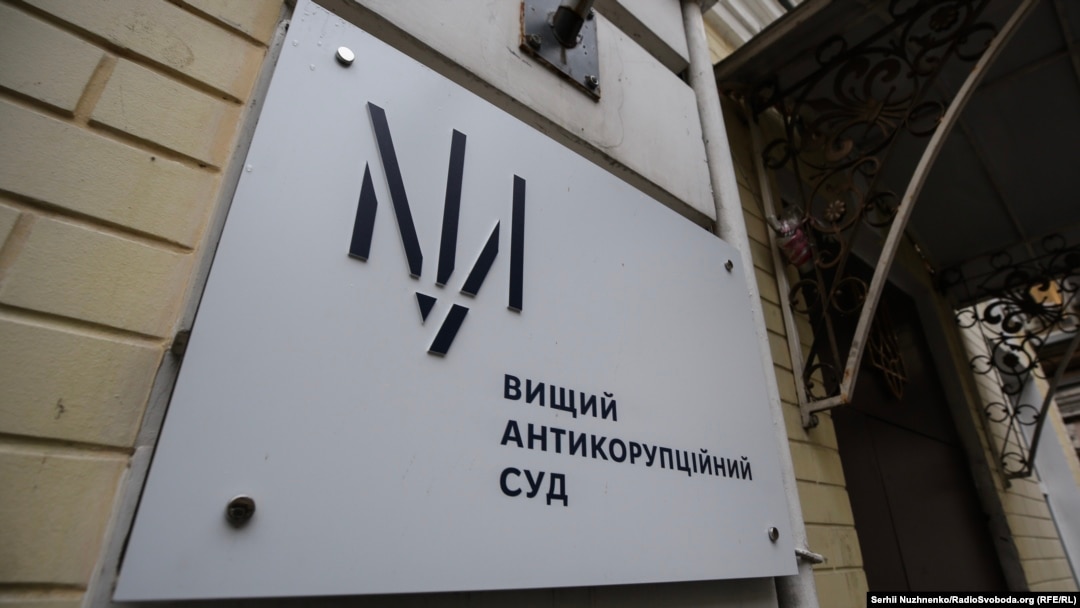Народний депутат від фракції «Слуга народу» Андрій Одарченко, обвинувачений у спробі підкупі керівництва Мінвідновлення, втік до Румунії і попросив там притулок