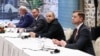 Украинскиот министер за надворешни работи Андриј Сибиха (лево), шефот на кабинетот на претседателот Андриј Јермак (во средина) и украинскиот министер за одбрана Рустем Умеров на преговори со руска делегација во Турција