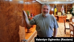 Олігарх Ігор Коломойський, який тоді займав посаду голови Дніпропетровської ОДА, у своєму кабінеті. Дніпро, 24 травня 2014 року