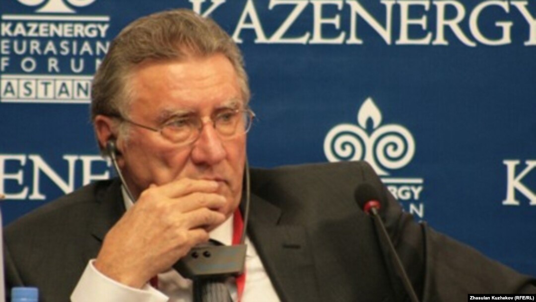 Рэндал Госсен, президент Мирового нефтяного совета, в качестве спикера на форуме Kazenergy. Астана, 5 октября 2010 года. 