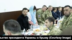 Володимир Зеленський під час іфтару в Духовному управлінні мусульман Криму в Києві, 13 березня 2025 року
