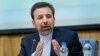 محمود واعظی می‌گوید دولت فعلا تلاش می‌کند به ترتیب حقوق کارمندان، یارانه‌های مختلف و حقوق بازنشستگان را بدهد. 