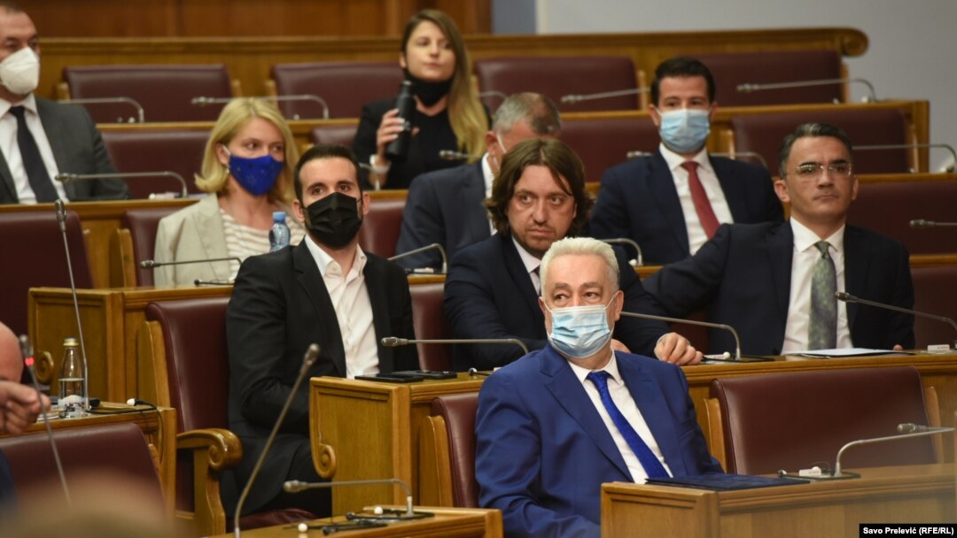 Zdravko Krivokapić (u prvom redu), premijer Crne Gore tokom skupštinskog zasednja u Podgorici 16. juna 2021.
