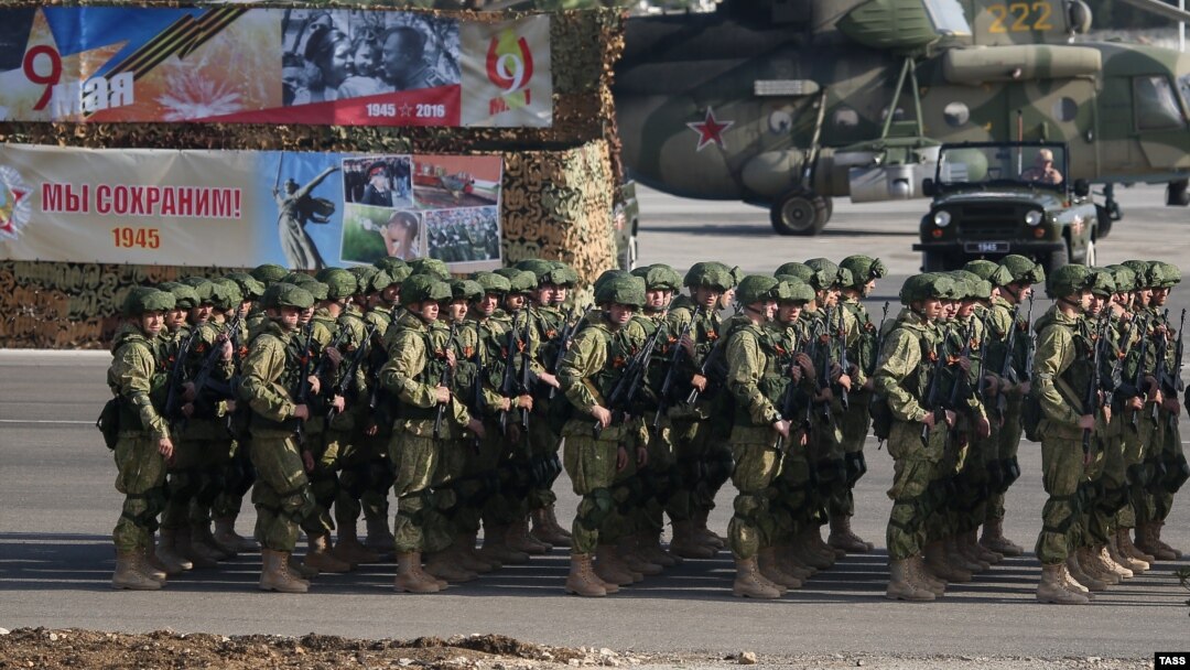 Російські військові на базі Хмеймім в Сирії