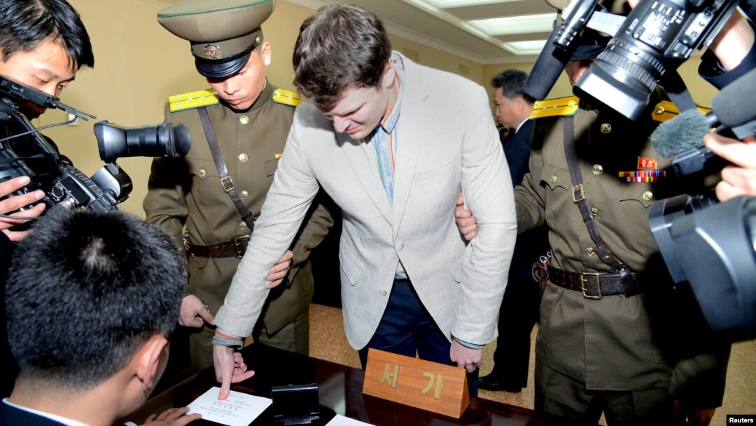 У 2016 році 22-річного студента Отто Вормбієра затримали під час відвідин Пхеньяна у складі тургрупи, звинувативши в намаганні вкрасти пропагандистський плакат