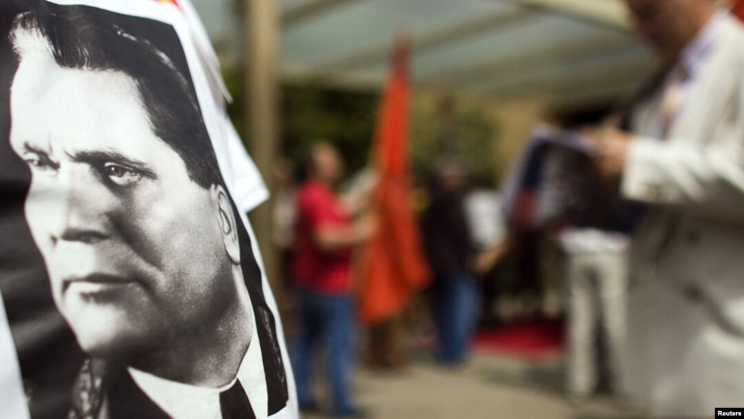 Serbia -- A supporter wears a t-shirt depicting late Yugoslav communist leader Josip Broz Tito during a ceremony commemorating the 30th anniversary of his death in Belgrade, 04May2010