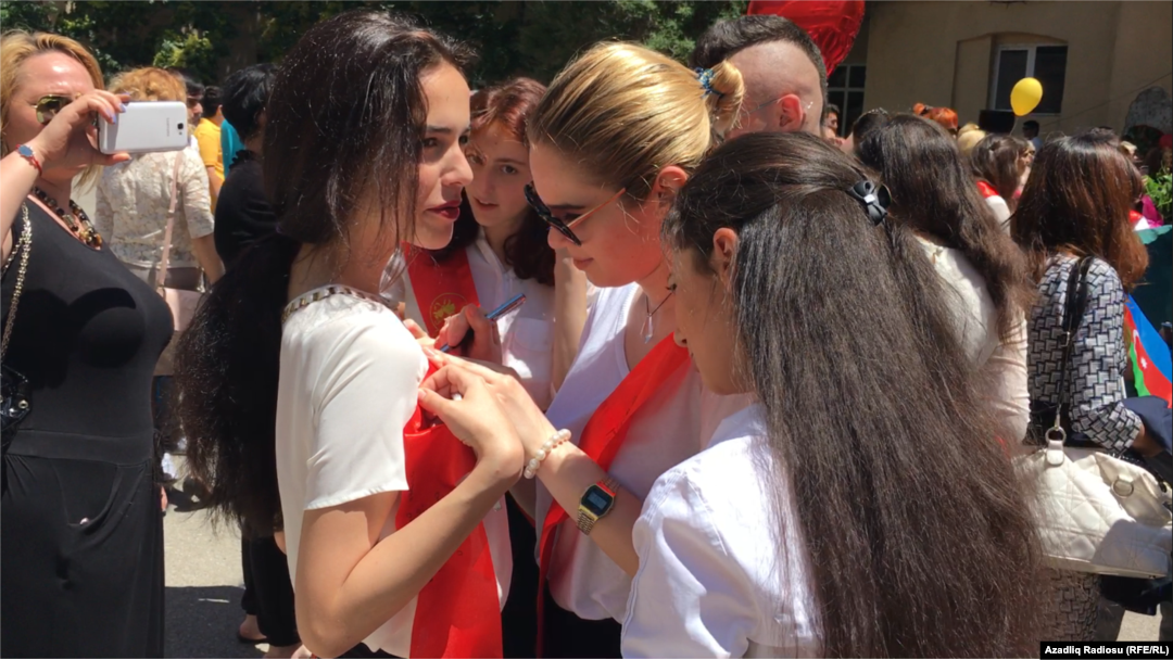 Son Zəng həyəcanları fotolarda