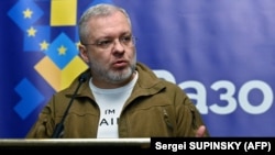 «На жаль, є влучання й пошкодження об’єктів генерації, системи передачі й розподілу електроенергії в різних областях», – повідомив міністр енергетики Герман Галущенко