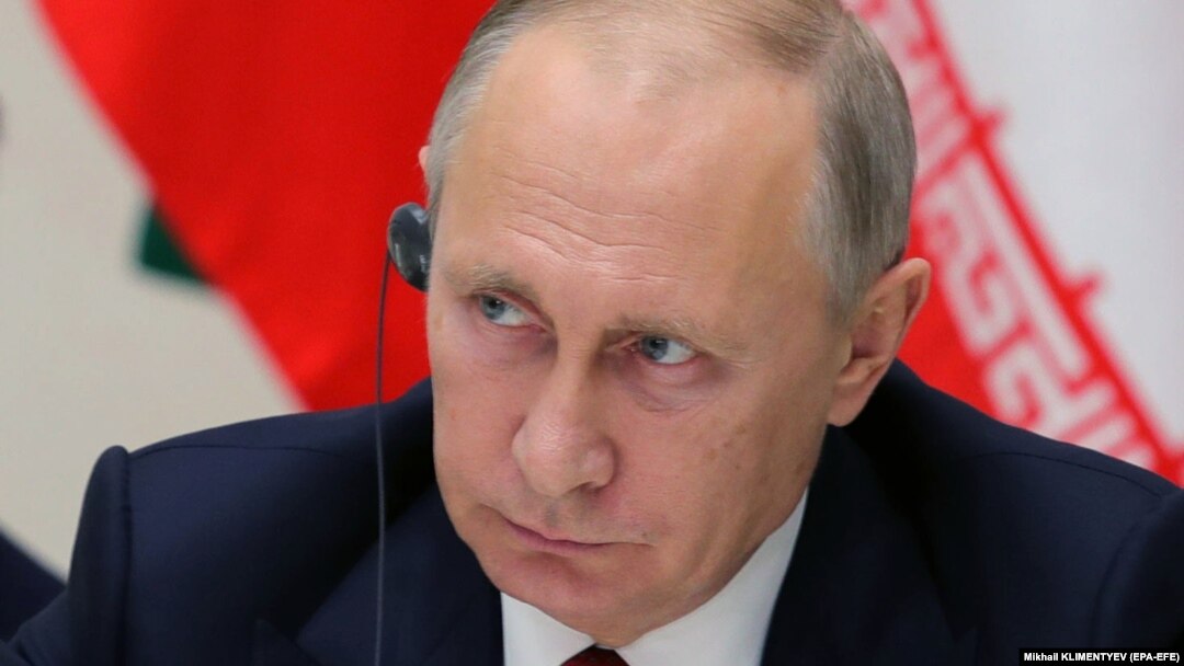 25 листопада президент Росії Володимир Путін (на фото) підписав закон про засоби масової інформації – «іноземних агентів», і документ почав діяти