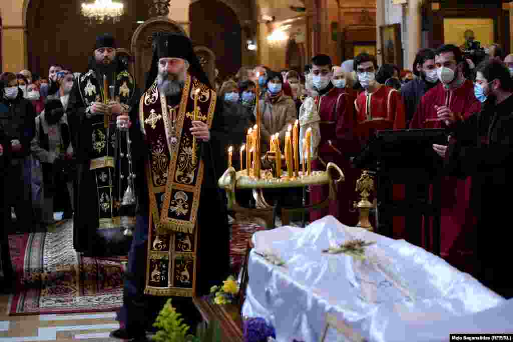 მეუფე შიომ საქართველოს კათალიკოს-პატრიარქის სამძიმრის წერილი წაიკითხა და გურამ დოჩანაშვილის სულისთვის ილოცა.
