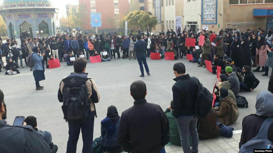 تجمع دانشجویان دانشگاه علامه طباطبایی تهران به مناسبت روز دانشجو،‌ ۱۶ آذر. 