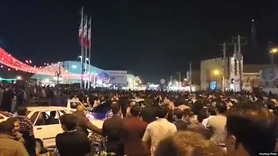 تشکل‌های مستقل کارگری کشته شدن بیش از ۲۰ تن و بازداشت نزدیک به دو هزار تن، از جمله نزدیک به ۱۰۰ دانشجو را محکوم کردند.