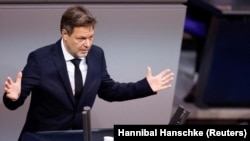 Ministar ekonomije Nemačke Robert Habek rekao je da se napori da se smanji zavisnosti od ruskog gasa odvijaju tempom koji "nikada ranije nije viđen u Nemačkoj". 