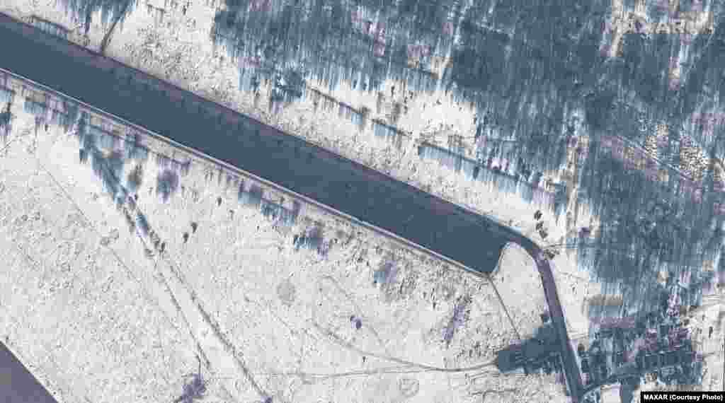 Аеродром Зябрівка в Білорусі, 15 лютого. Компанія Satellite image &copy;2022 Maxar Technologies повідомляє, що сюди прибув новий підрозділ, який складається із 20 ударних вертольотів